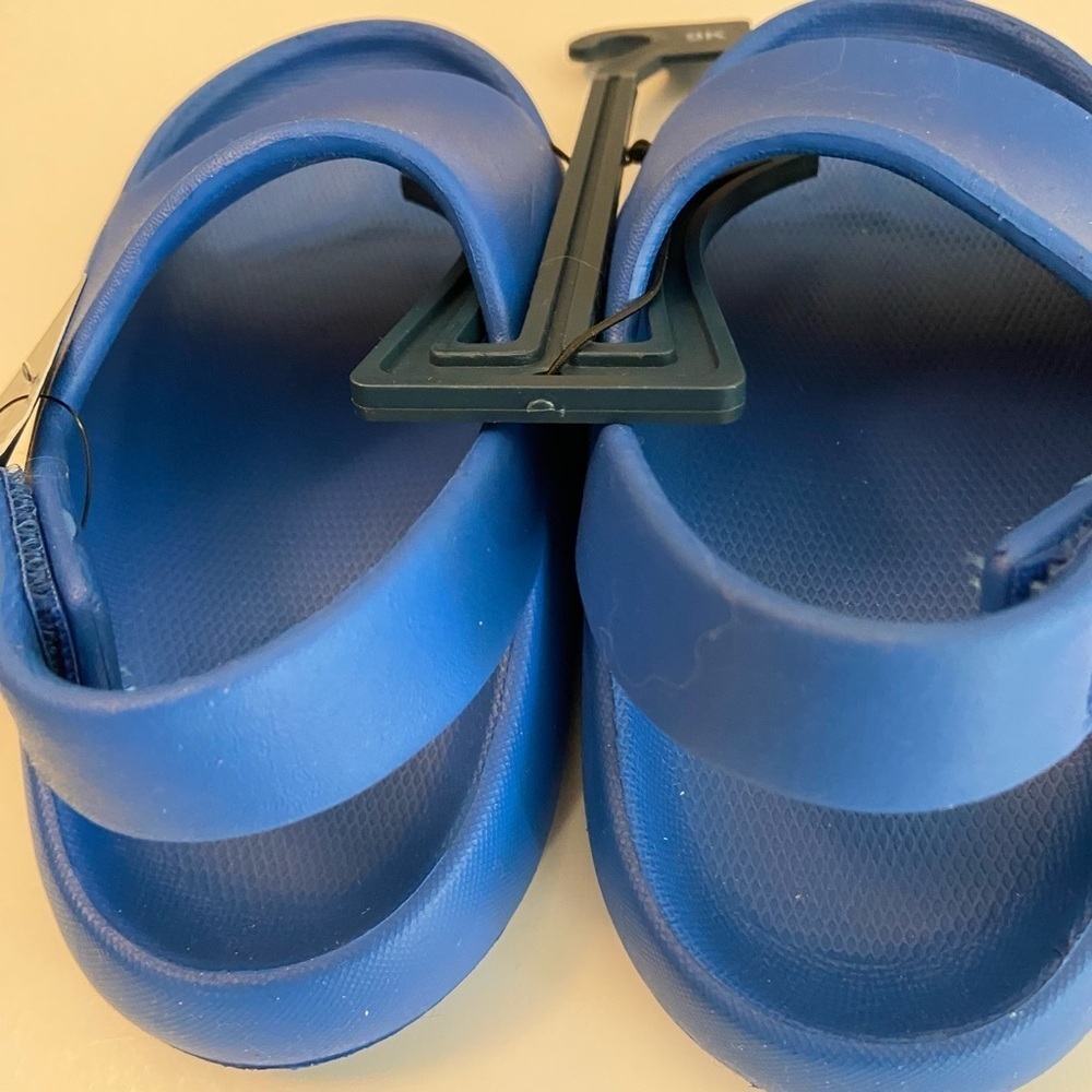 Blue Slide Sandals Water Sandals Kids Size 9K
DSG New - Picture 3 of 5